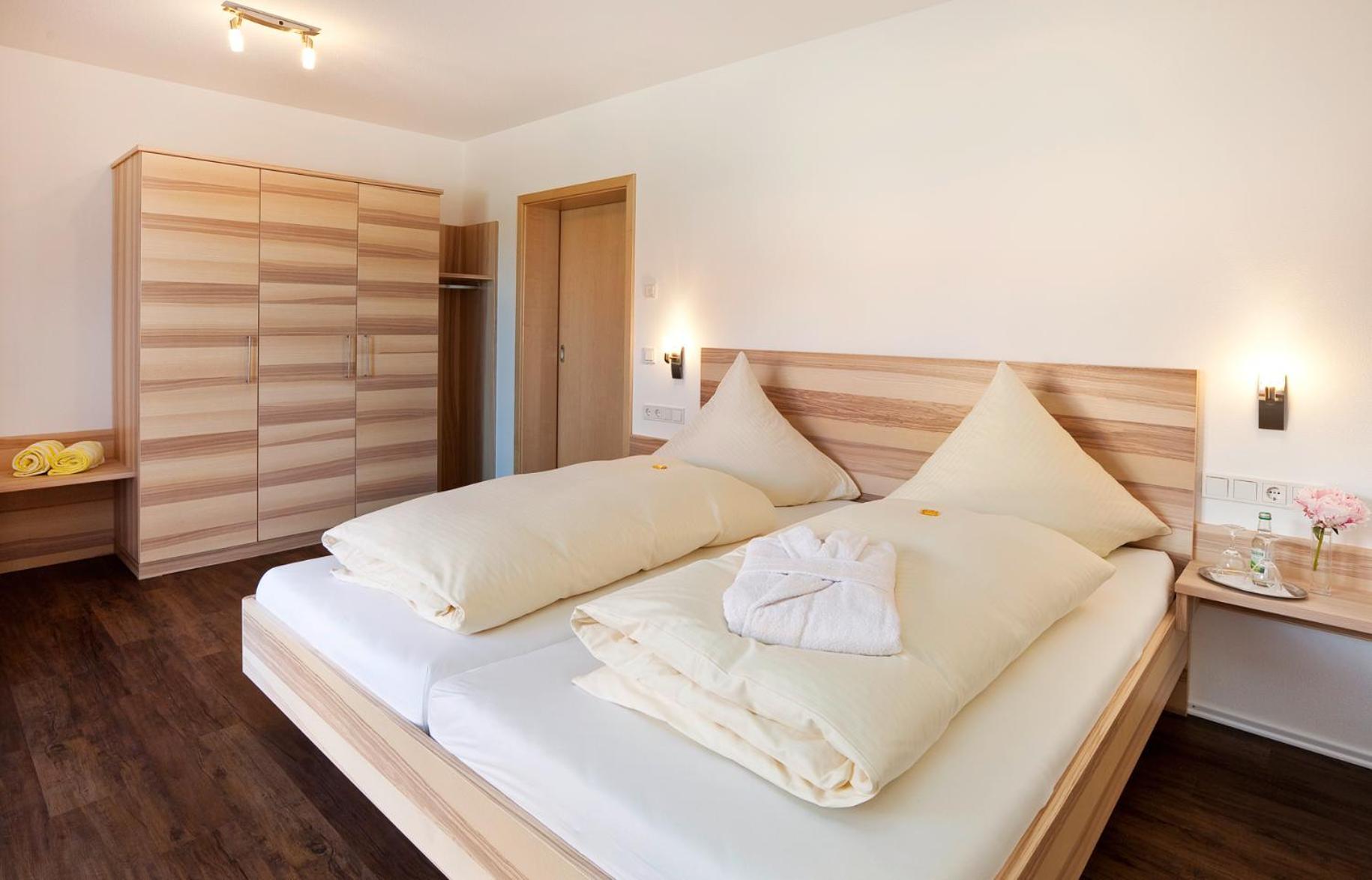 Seehotel Und Appartements Schnoeller Rieden Ngoại thất bức ảnh